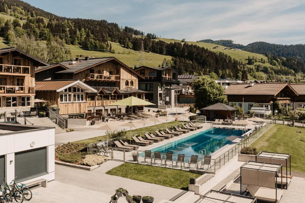 Nespecifikovaný výhled na hory nebo výhled na hory při pohledu z aparthotelu