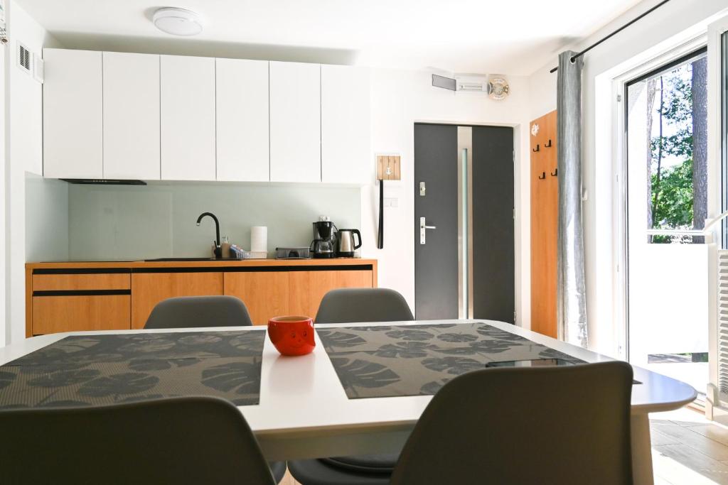 Kuchnia lub aneks kuchenny w obiekcie Komfortowy apartament dwupoziomowy w cichej okolicy