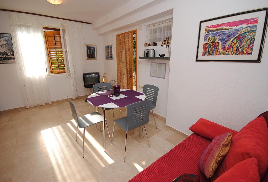 Posedenie v ubytovaní Antique apartment in the center of Brela
