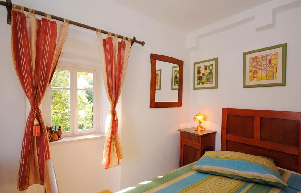 Posteľ alebo postele v izbe v ubytovaní Antique apartment in the center of Brela