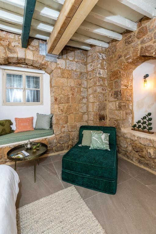 A seating area at Jozefin