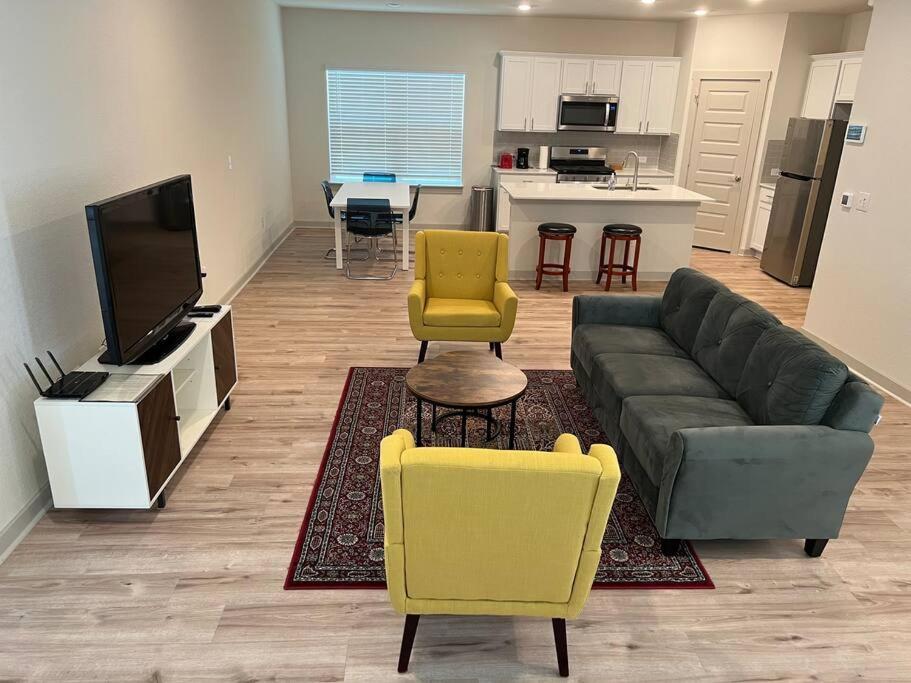 Modern 4b/2b home in Austin - Housity