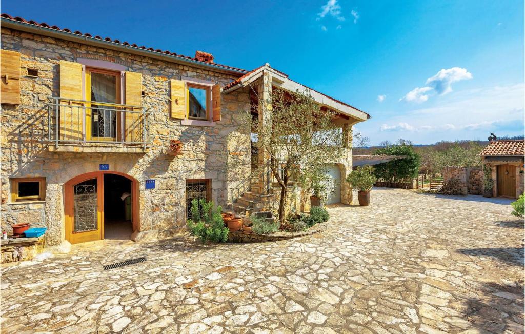 6 Bedroom Stunning Home In Malinska