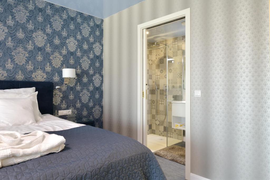 Una cama o camas en una habitación de TI Hotel