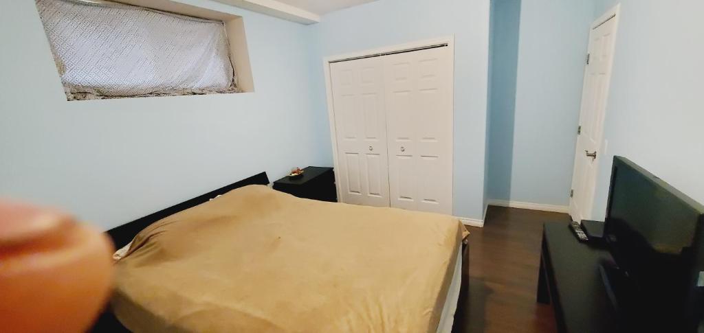 Postel nebo postele na pokoji v ubytování Parson Creek Cozy suite