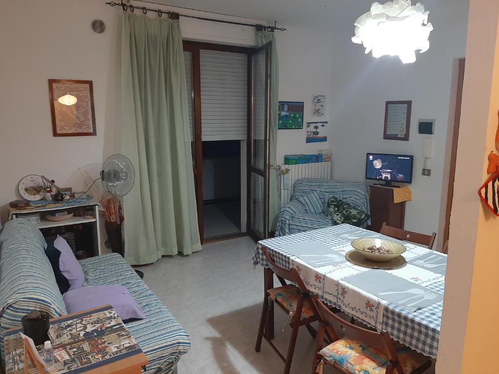 Φωτογραφία από το άλμπουμ του Casa vacanza Colle Renazzo con terrazzo in collina 15 min. dal mare σε Mafalda