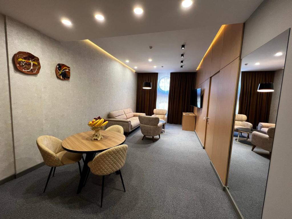 King Plaza - Suite With City View