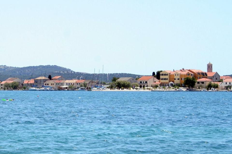 Fotografia z galérie ubytovania Apartments by the sea Krapanj, Sibenik - 18180 v Šibeniku