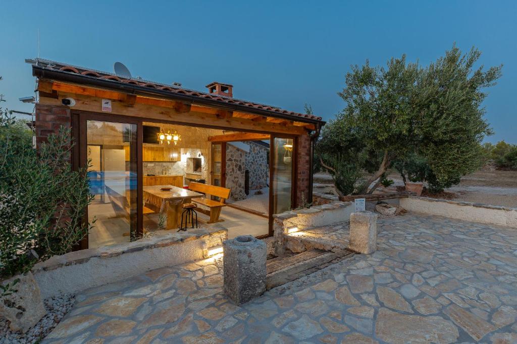 Suitetrails - ECO Stone House Santa Maria with Pool
