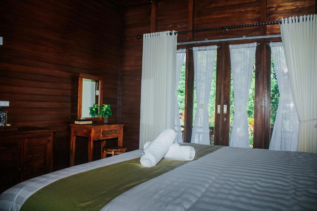 Postel nebo postele na pokoji v ubytování Kurnia Guest House & Spa