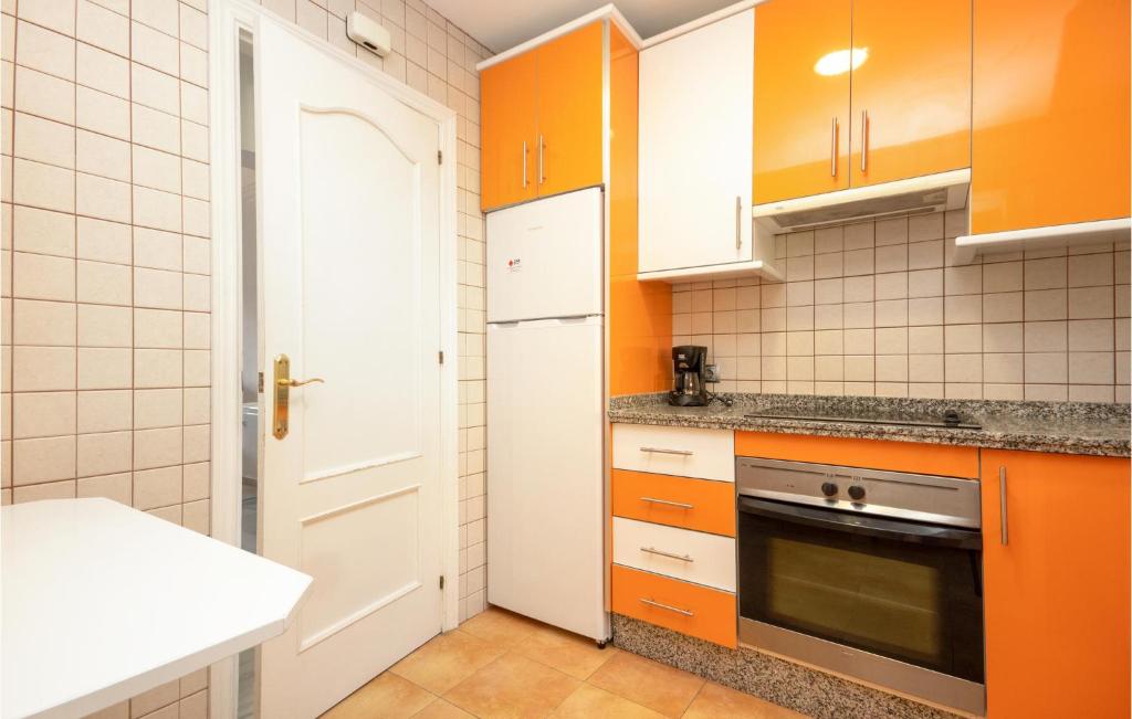 A kitchen or kitchenette at Nice Apartment In Calahonda With Wifi