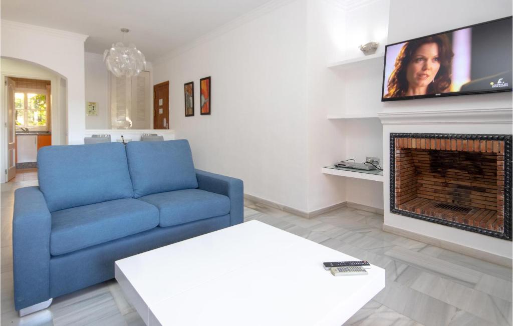 A television and/or entertainment centre at Nice Apartment In Calahonda With Wifi
