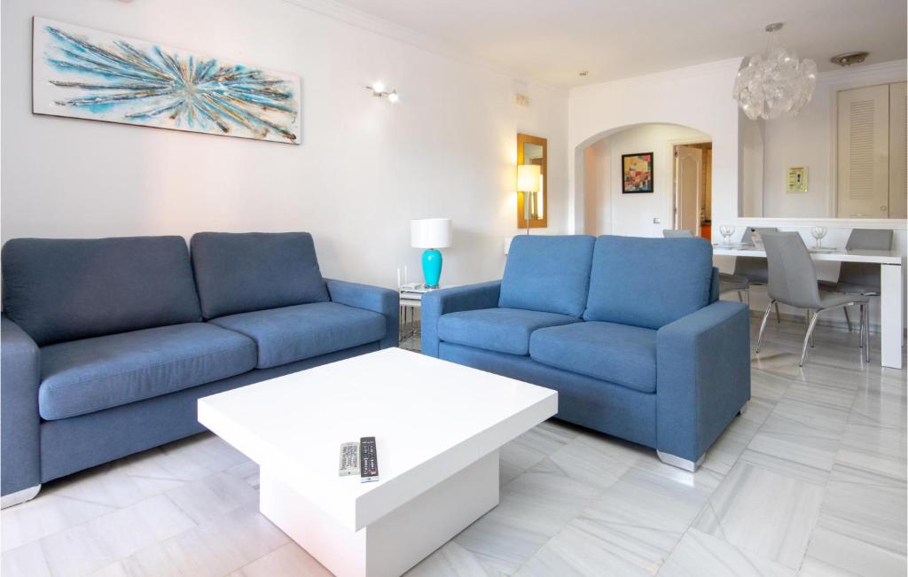 A seating area at Nice Apartment In Calahonda With Wifi