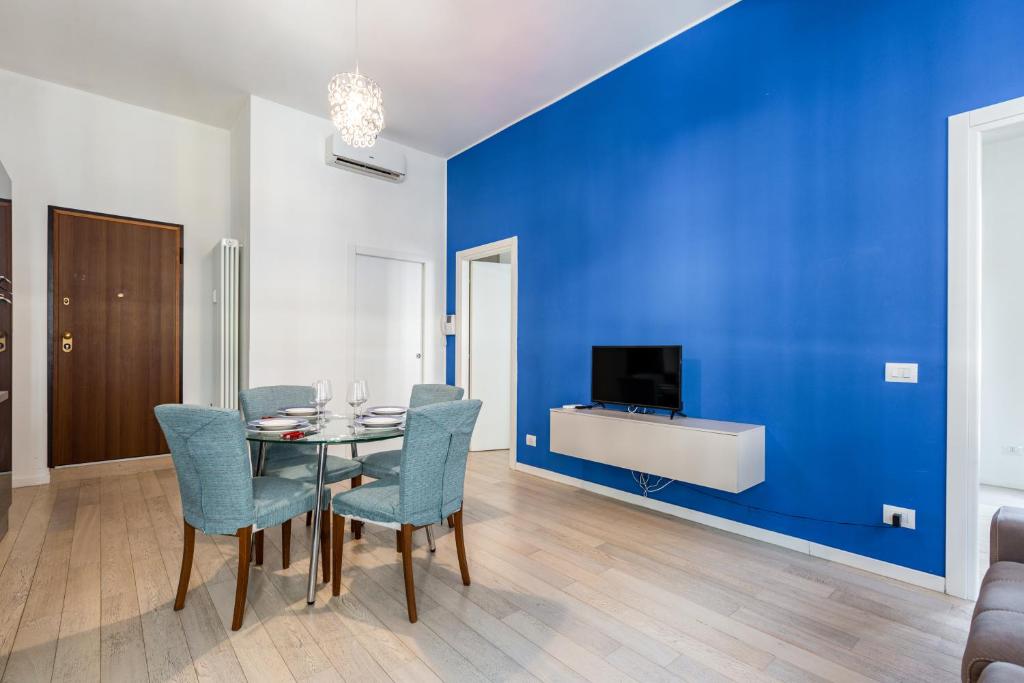 Televízia a/alebo spoločenská miestnosť v ubytovaní Milano Central Station Renovated APT