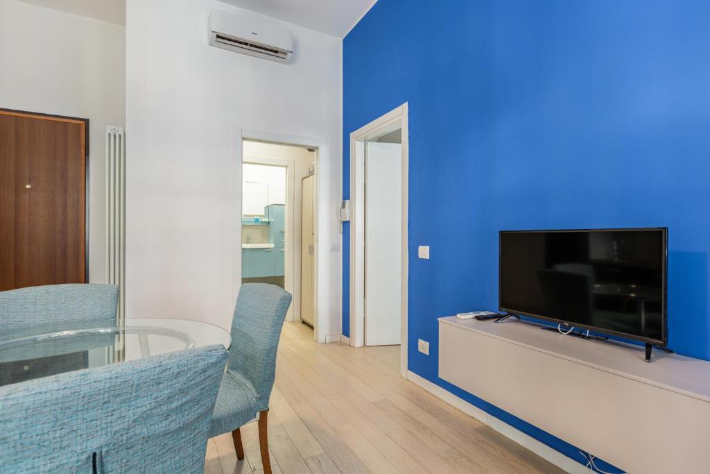 Televízia a/alebo spoločenská miestnosť v ubytovaní Milano Central Station Renovated APT