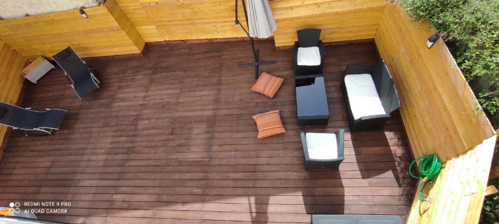 an overhead view of a deck with chairs and tables at AppartGrasseBBQ in Grasse