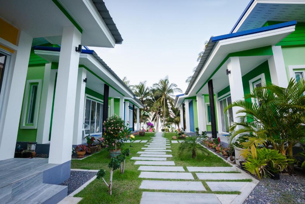 Coco Sea Bangpo Resort - 2