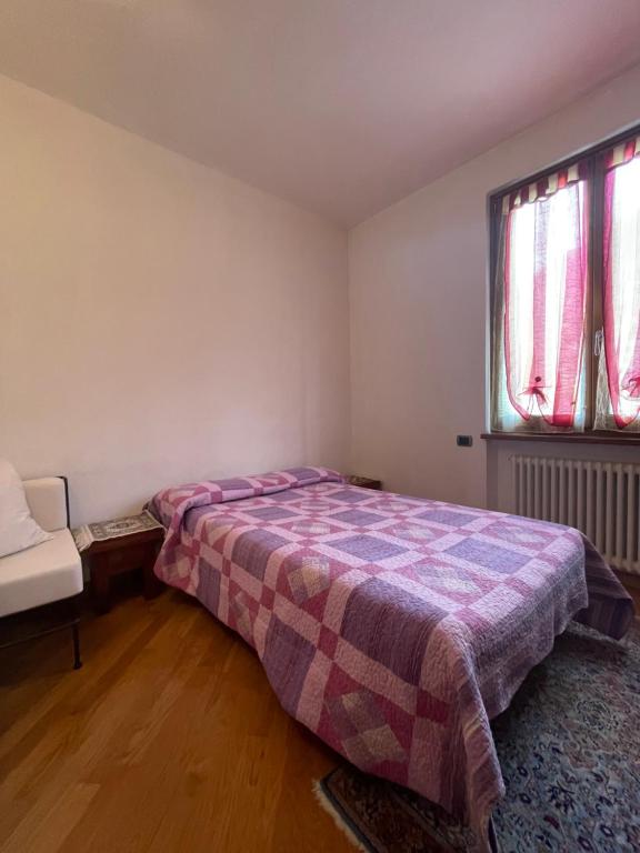 Postel nebo postele na pokoji v ubytování Terraced house with garden in Dongo - Larihome A13
