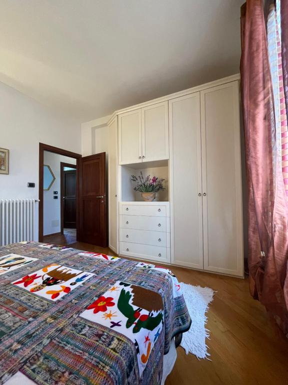 Postel nebo postele na pokoji v ubytování Terraced house with garden in Dongo - Larihome A13