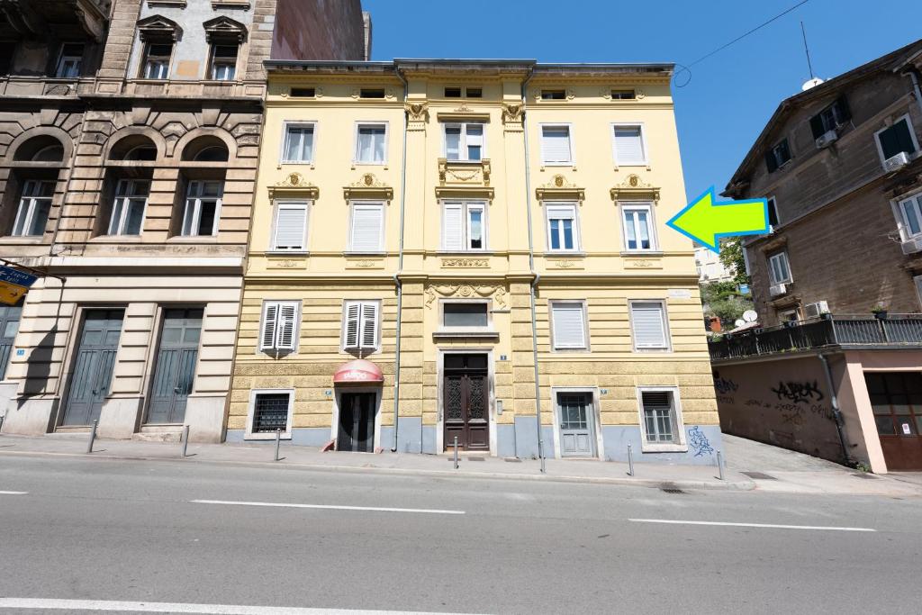 Budova, v ktorej sa apartmán nachádza