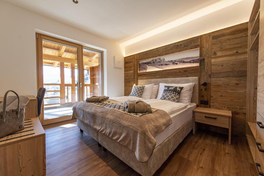 A bed or beds in a room at Luech da Perteut - Panorama and Wellness