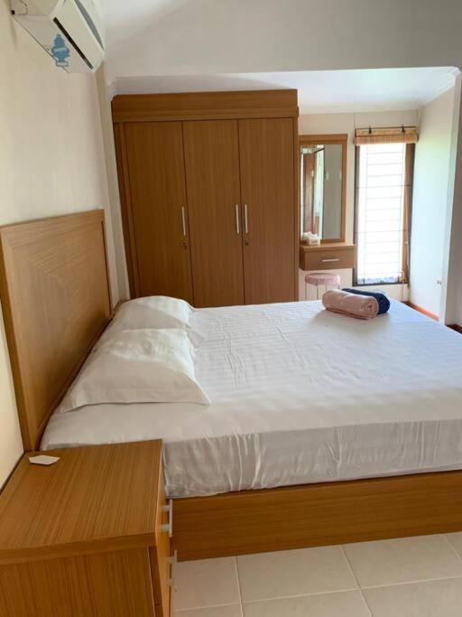 Postel nebo postele na pokoji v ubytování Banda Aceh Batoh Homestay - private - fits up to 8 persons