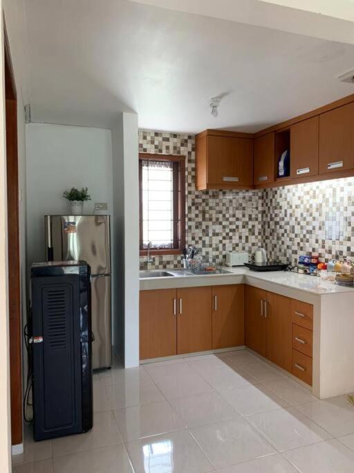 Kuchyň nebo kuchyňský kout v ubytování Banda Aceh Batoh Homestay - private - fits up to 8 persons