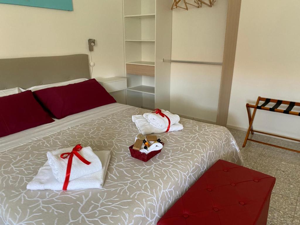 Postel nebo postele na pokoji v ubytování Rossocorallo Rooms