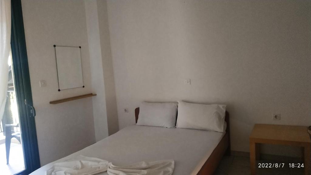 Postel nebo postele na pokoji v ubytování Roxanne villa's