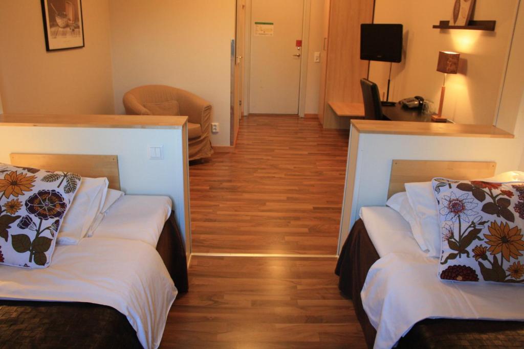 Postel nebo postele na pokoji v ubytování Hotell Lyktan