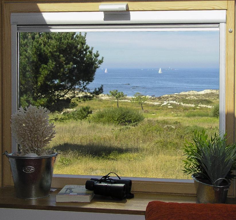 a window with a view of the ocean at Lar Atlantis in Basoñas