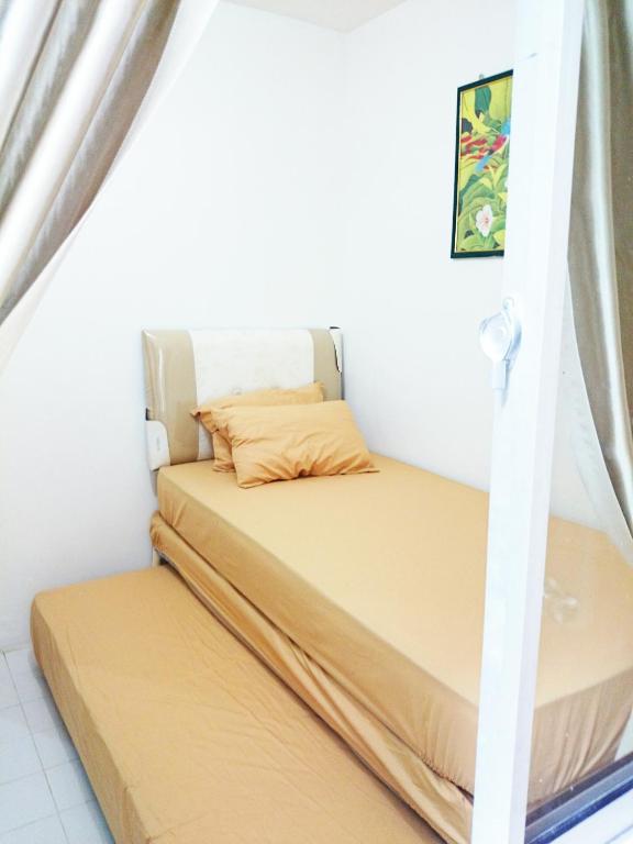 Postel nebo postele na pokoji v ubytování Hostel Bogor