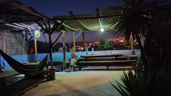 um pátio com uma rede de descanso e uma piscina à noite em Ali Baba complete Apartment Hostel 8Person em Chefchaouene