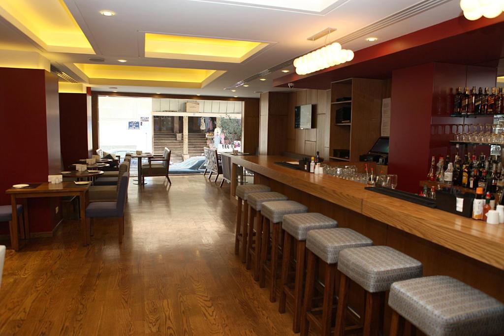 Lounge nebo bar v ubytování The J Hotel & Spa