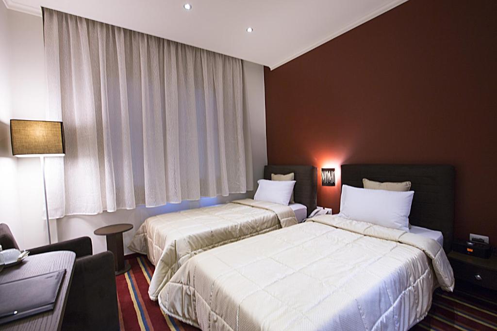 Postel nebo postele na pokoji v ubytování The J Hotel & Spa