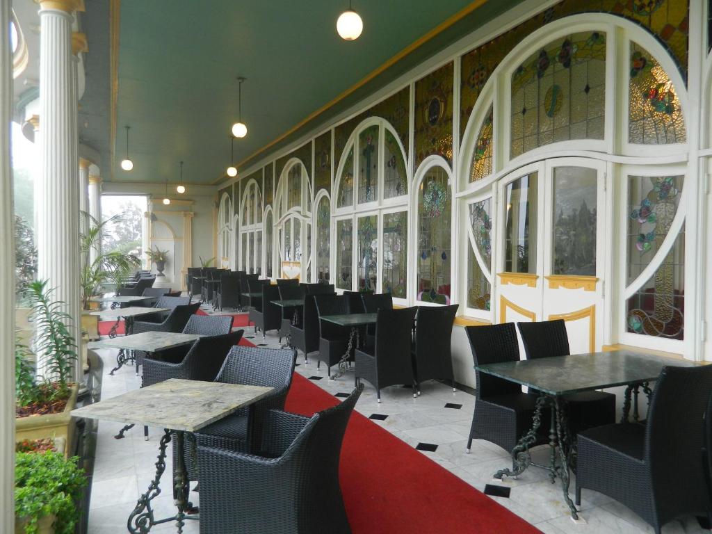Restaurace v ubytování Carrington Hotel