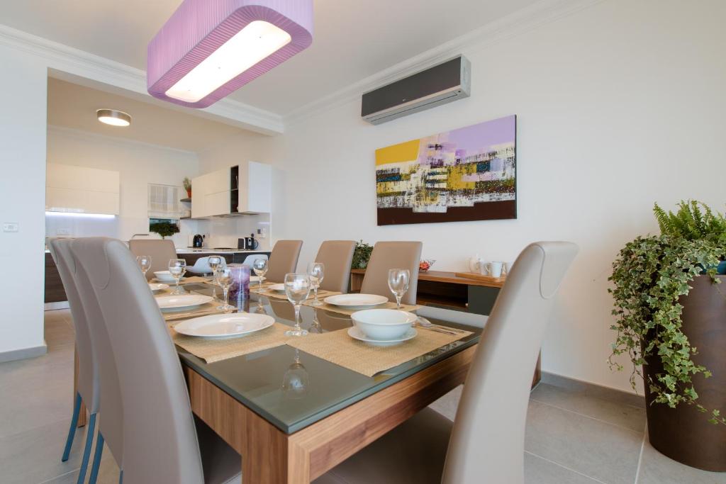 Seafront Apartment Sliema - 4