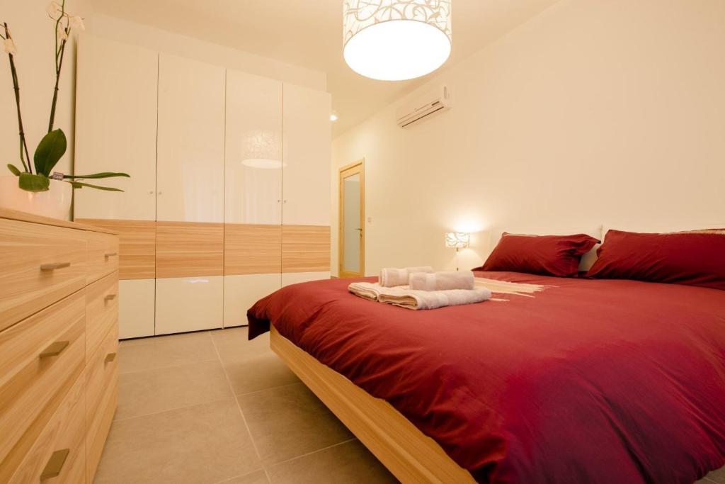 Seafront Apartment Sliema - 12