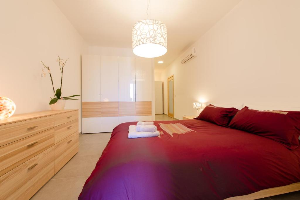 Seafront Apartment Sliema - 11