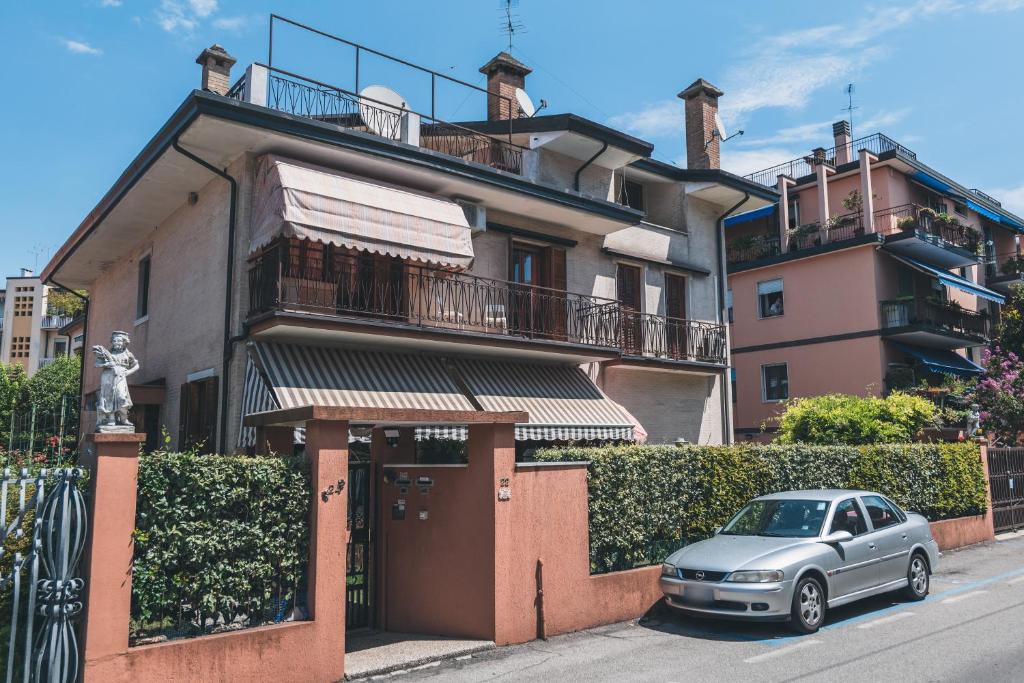 a car parked in front of a house at Venice Vacation House in Mestre