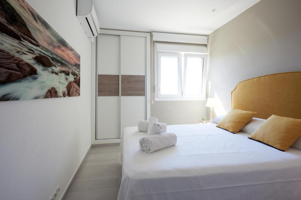 Postel nebo postele na pokoji v ubytování Bright & Modern 2 Bedroom Apartment 300m to the Beach - Marbella