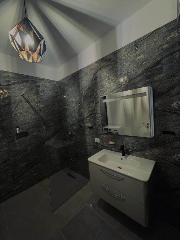 Saranda Exclusive Apartment 3 - Image 8
