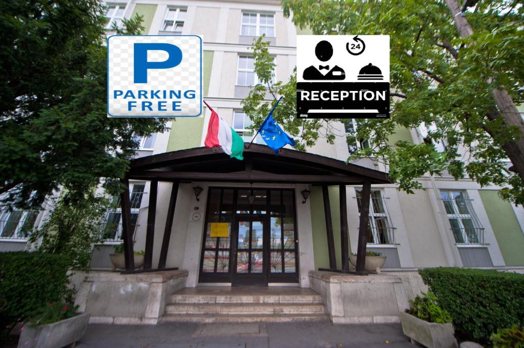 a parking fee sign in front of a building at Mogyorodi Hostel in Budapest