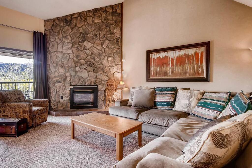 Park Place 2BR Penthouse! Perfect Location to Main Street w/ Pool, Hot