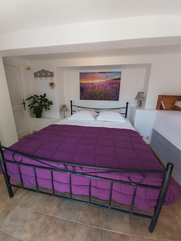 Etoilevacances Chambres d hotes Campagne en Lavande - Queen Room Met Uitzicht Op Het Zwembad