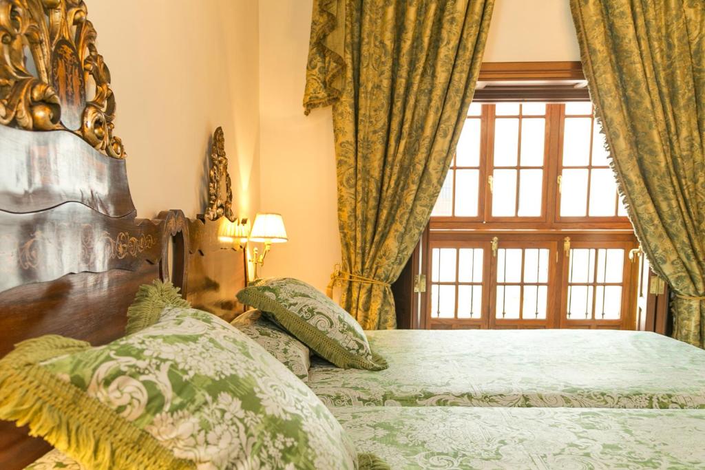 Postel nebo postele na pokoji v ubytování Hotel Ateneo Sevilla