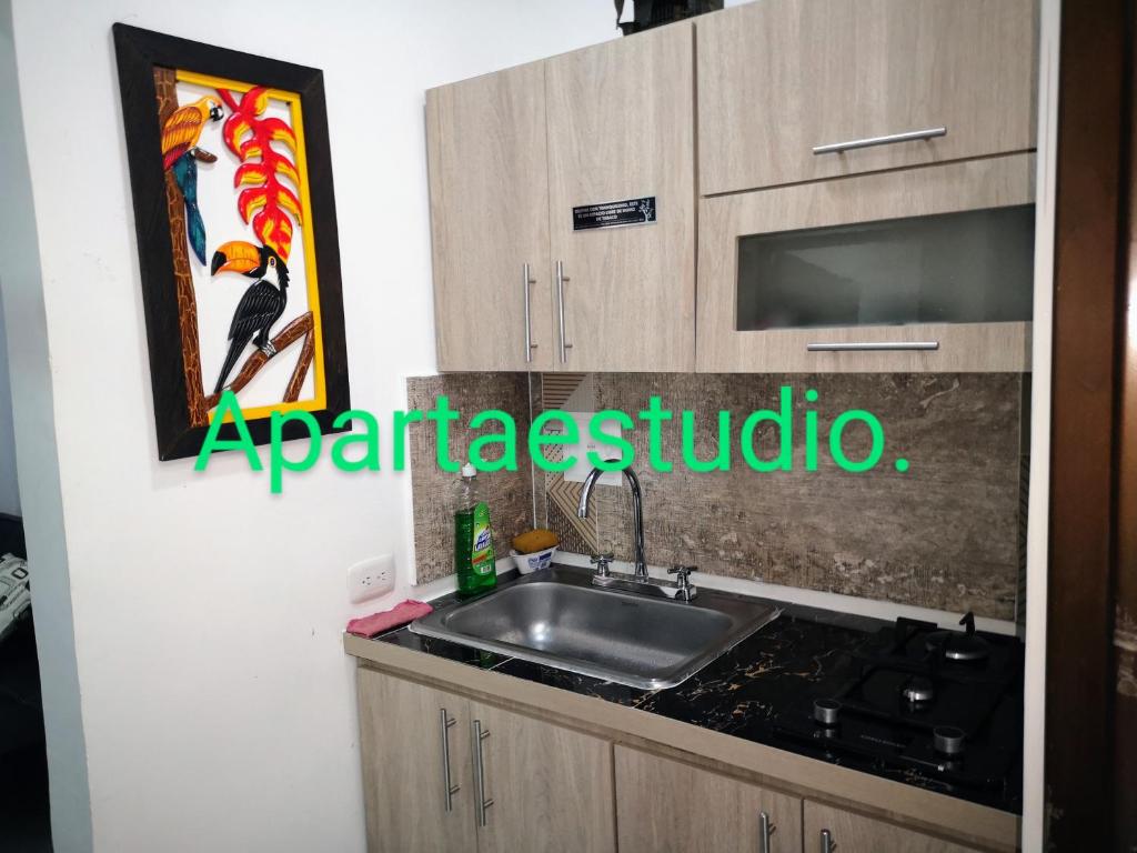 Una cocina o kitchenette en Cómodos y acogedores Apartaestudios - Manizales