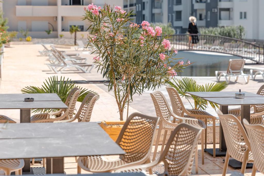 Bazén v ubytování Hotel Olea nebo v jeho okolí