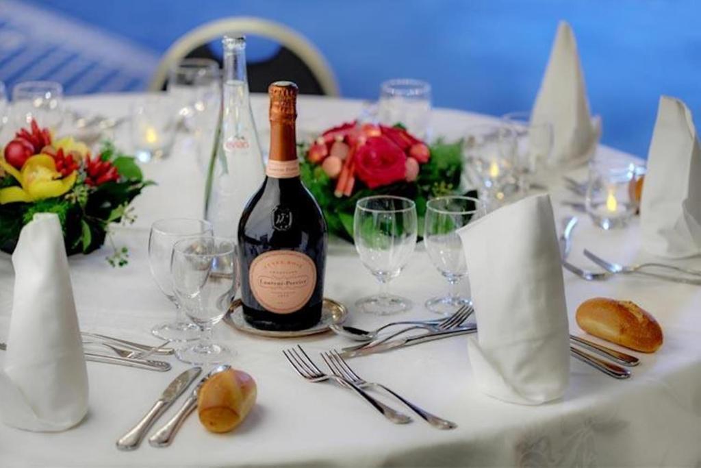 Nápoje v ubytování Hôtel Aletti Palace