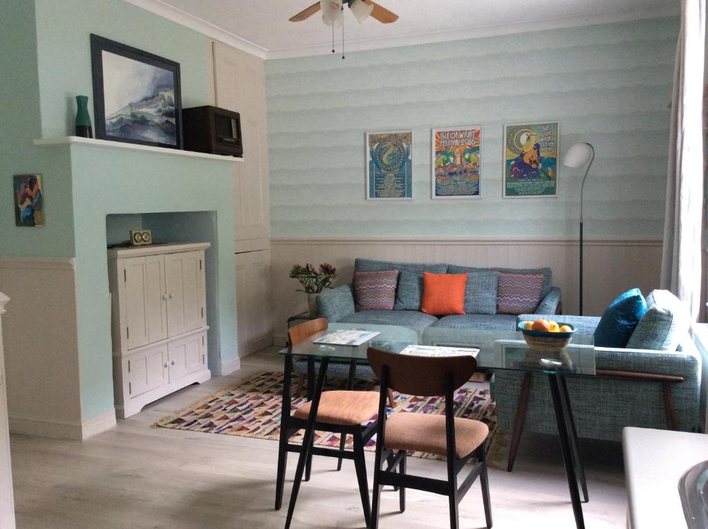 Χώρος καθιστικού στο Gulls Wing Apartment